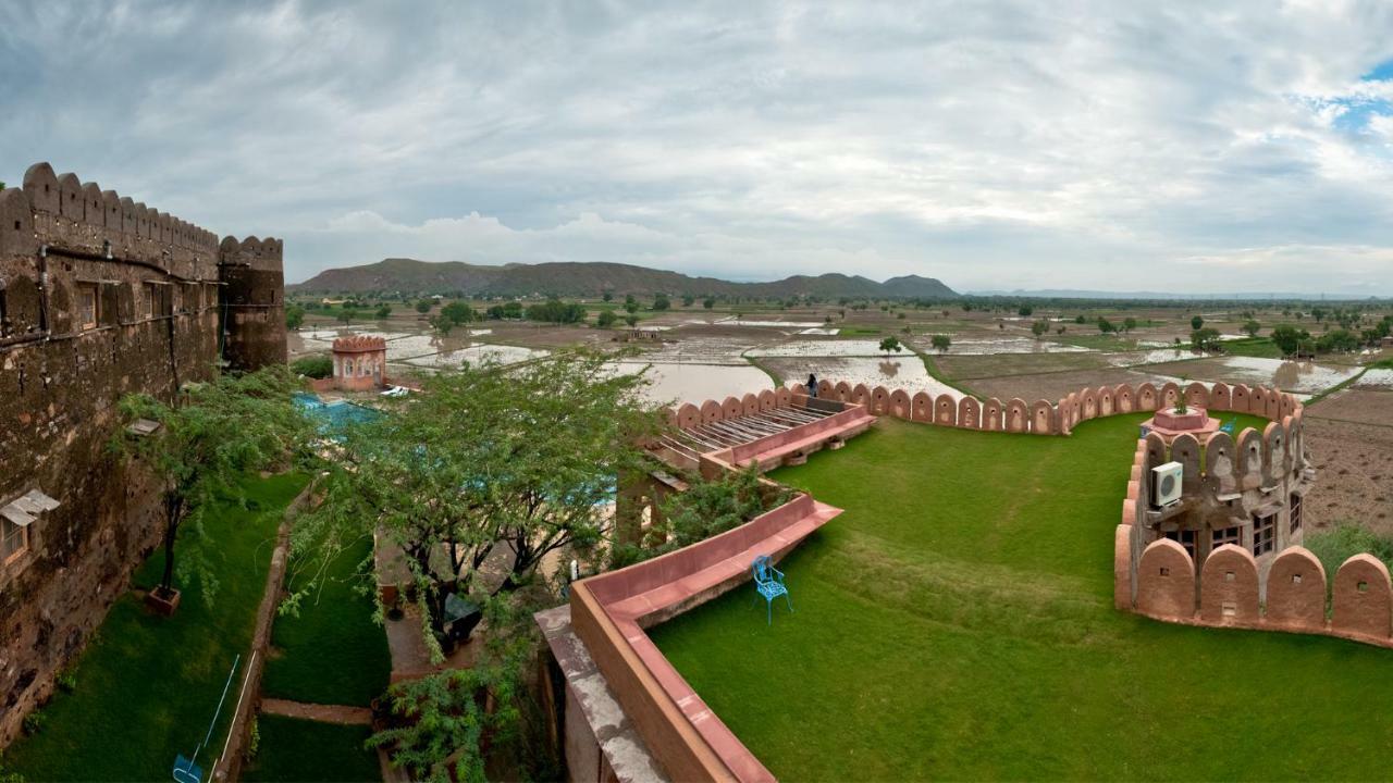 Hotel Neemrana'S - Hill Fort - Kesroli à Alwar Extérieur photo